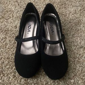 Soda girls black dress shoe - size 12 - like new condition